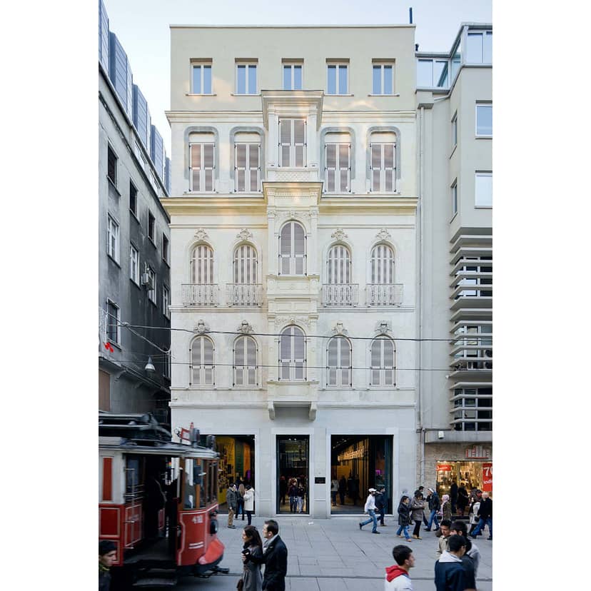 FORUM Salt Beyoğlu: Boutique heritage venue for exclusive corporate receptions and brand events.
