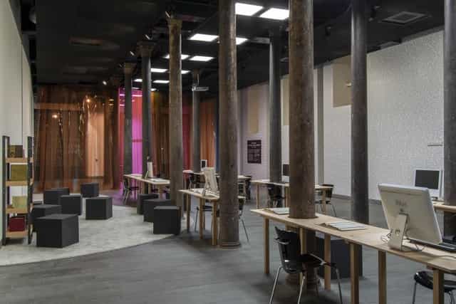 Industrial-chic FORUM venue in Salt Beyoğlu with modular seating for workshops and co-working.