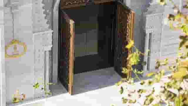 Amber Meeting Room