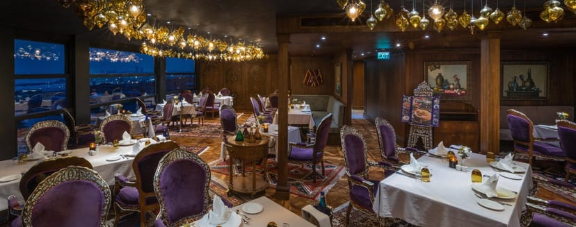 Amber Meeting Room in AJWA Sultanahmet: upscale venue for corporate dinners and VIP events.
