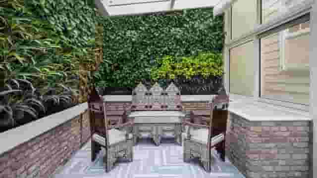 Amber Meeting Room