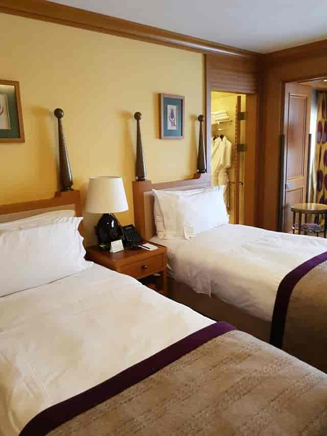 Meclis II twin-occupancy room, ideal for corporate conferences and business events.