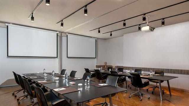 U-shaped boardroom at Radisson Blu Istanbul Asia with dual screens for corporate events and meetings.
