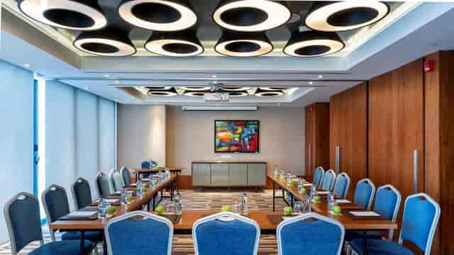 U-shape boardroom at Radisson Blu Istanbul Asia for professional corporate meetings and events.
