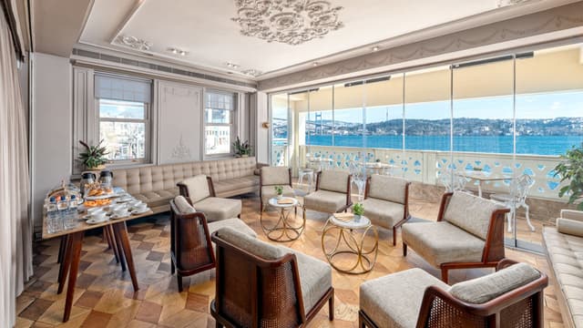 Bosphorus Lounge