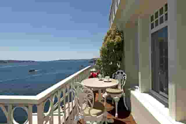 Bosphorus Lounge