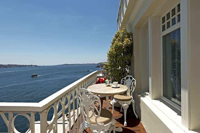 Bosphorus Lounge