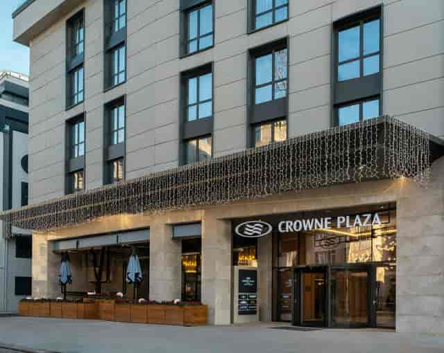 Crowne Plaza Istanbul Bosphorus Bridge Terrace: Professional corporate event meeting space.