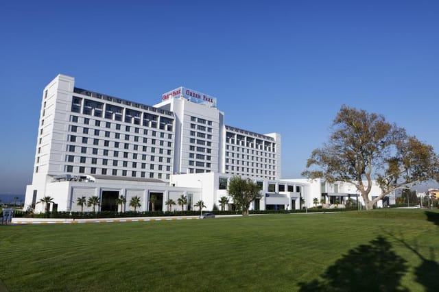 The Green Park Pendik convention center for corporate conferences and professional business retreats.