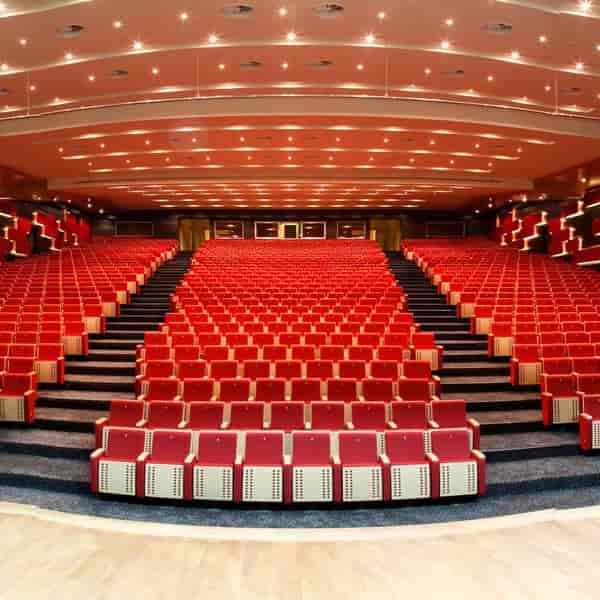 Modern tiered auditorium at The Green Park Pendik for large corporate plenary sessions or keynotes.