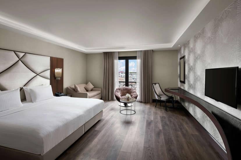 DoubleTree Istanbul luxury guest room with workspace for VIP incentive travel.