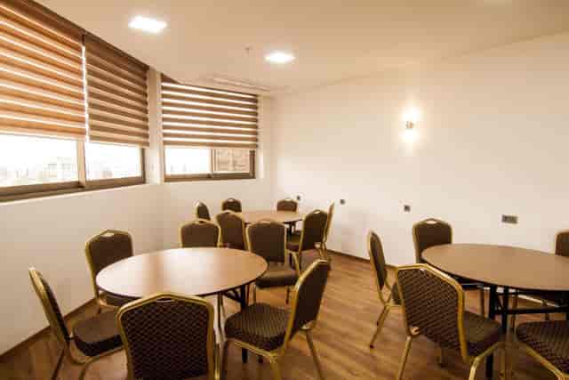 Elara Meeting Room with modular tables for workshops and brainstorming sessions.