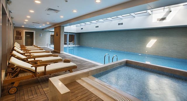 Modern indoor hotel pool and spa at Dedeman Bostancı for business conference wellness.