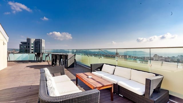 Rooftop lounge at Dedeman Bostancı with panoramic views for corporate networking and team events.