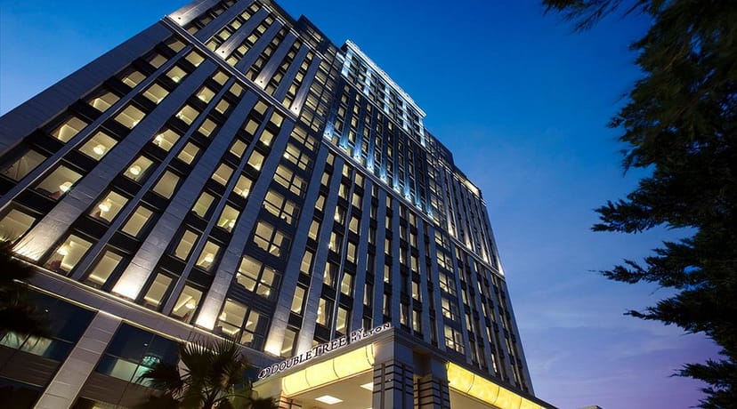 Modern meeting room at DoubleTree by Hilton Istanbul Topkapi for corporate events and conferences.