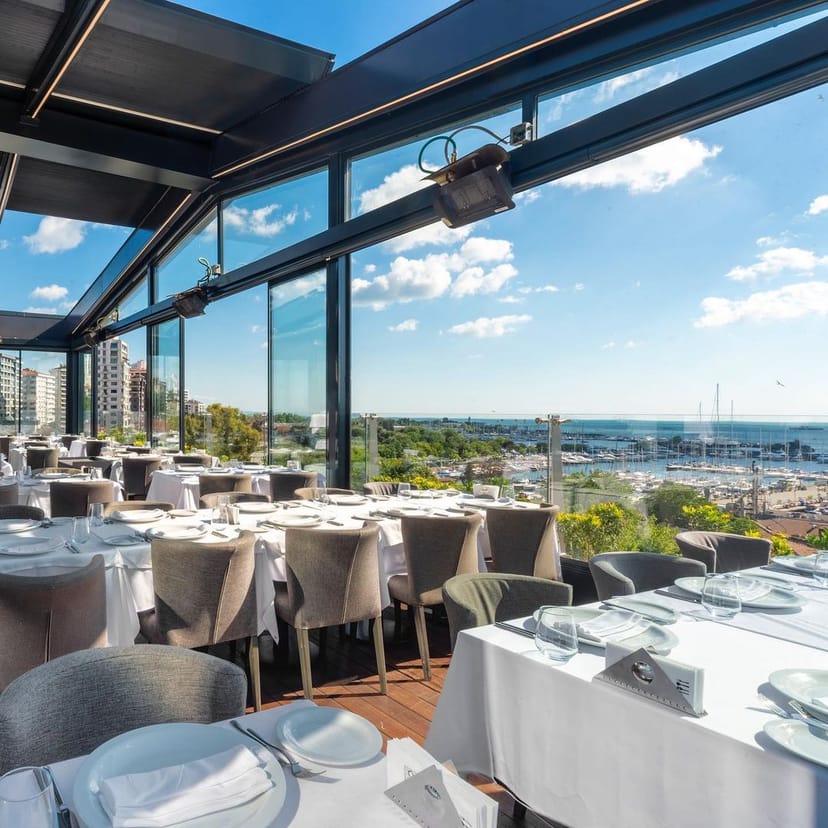 Ouzo Roof Restaurant, restoran ...