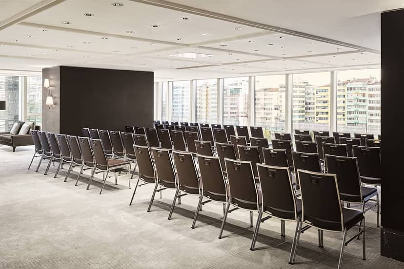 Callisto Boardroom at Fairmont Quasar Istanbul: modern theater-style corporate presentation venue.