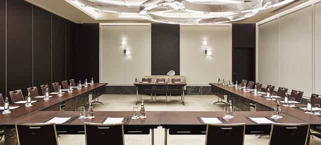 U-shape Callisto Boardroom at Fairmont Quasar Istanbul for corporate meetings and workshops.