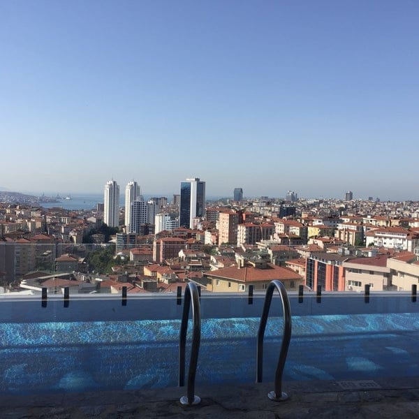 Ukiyo rooftop infinity pool at Fairmont Quasar Istanbul for VIP receptions and corporate events.