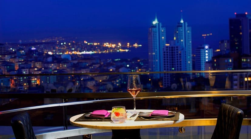 VIP reception at Ukiyo, Fairmont Quasar Istanbul rooftop, ideal for networking and gala dinners.