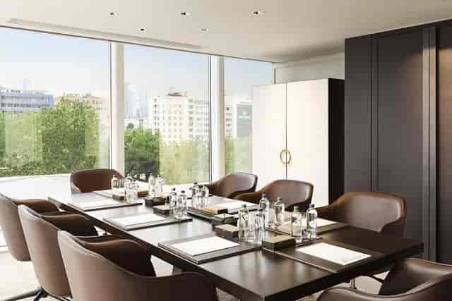 Carina Meeting Room: Boardroom setup for executive meetings and corporate brainstorming in Istanbul.