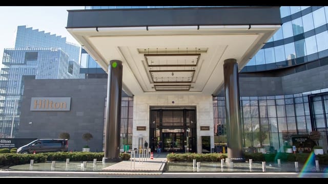 Hilton Istanbul Bomonti grand porte-cochère for luxury corporate events and venue arrivals.