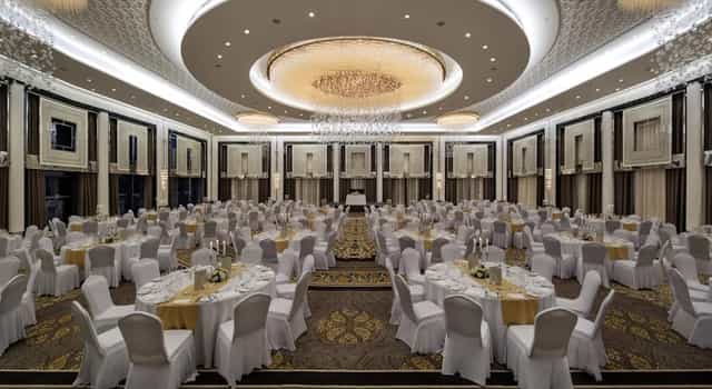 Hilton Istanbul Bomonti pillarless ballroom for corporate events and formal galas.