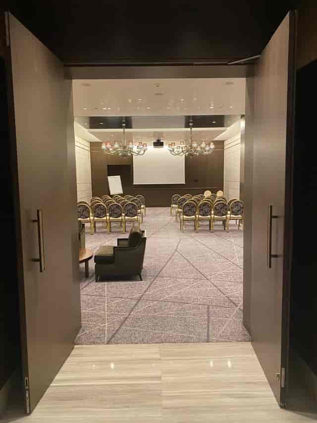 Melisa in Raffles Istanbul theater-style meeting room for high-end presentations and training.