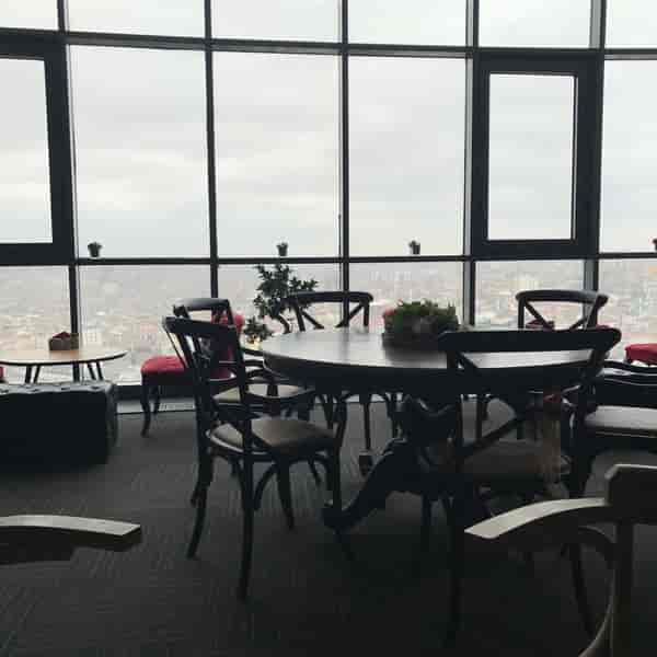 Huber Cafe & Restaurant boardroom with city views for VIP meetings and networking events.