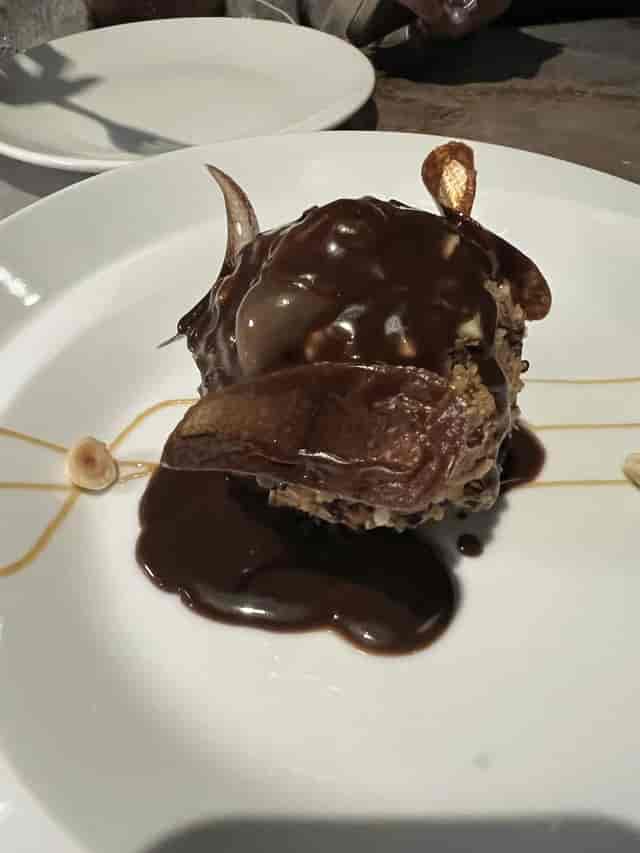 Plated chocolate dessert by Alisya at Hakkasan Istanbul for gala dinner catering.