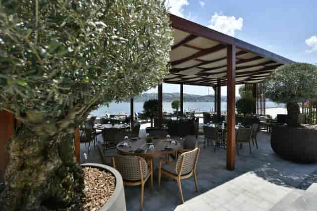 Novikov Istanbul waterfront venue: upscale corporate networking reception and lunch setting.