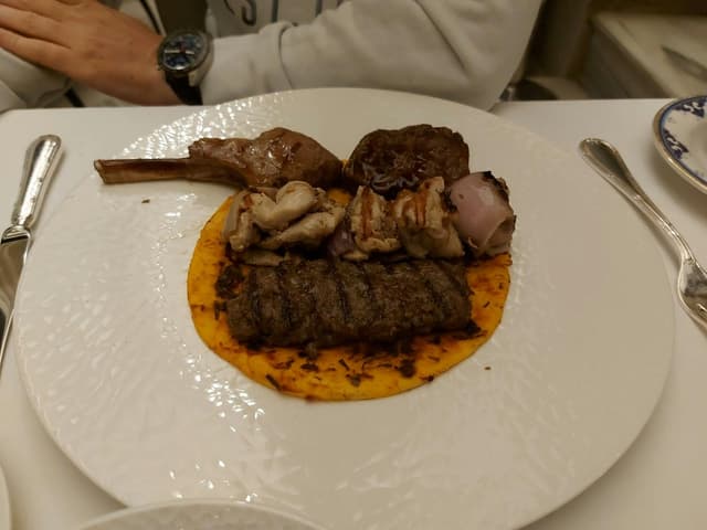 Tugra Restaurant