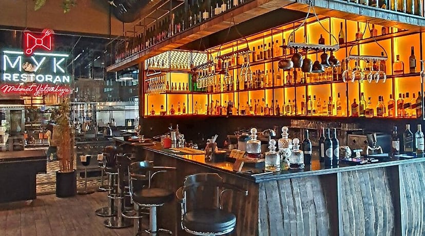 Modern industrial gastro arena for corporate networking events and premium happy hour venue.