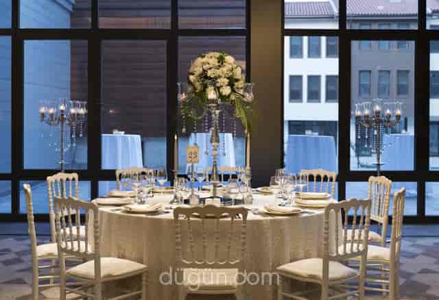 Tekfur Restaurant gala banquet with tall floral centerpieces for luxury wedding and event venues.