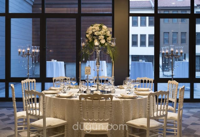 Tekfur Restaurant gala banquet with tall floral centerpieces for luxury wedding and event venues.