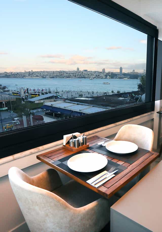 Luxury waterfront dining table at May Hotel Üsküdar for VIP executive meetings.