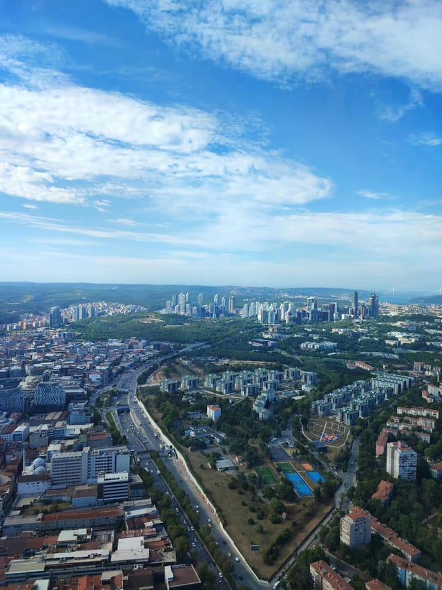 Sapphire Skydeck observation terrace for large-scale corporate conferences and venue events.