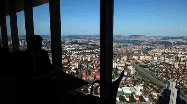 Vista Cafe Sapphire Skydeck: Panoramic executive meeting room for corporate events and workshops.