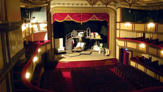 Vestel Amp proscenium theater for keynote addresses and product launches.