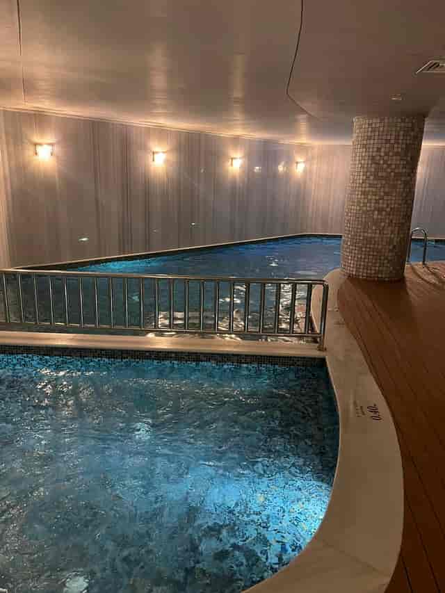 Amber AJWA Hotels luxury indoor pool for incentive travel and premium hospitality event venue.