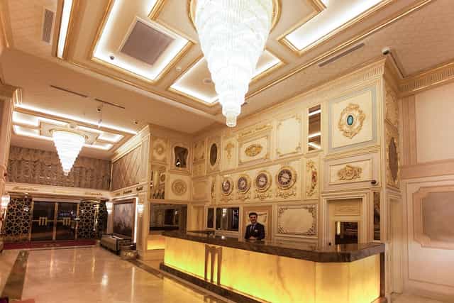 Luxury lobby with crystal chandeliers for corporate event registration and VIP hotel check-in.
