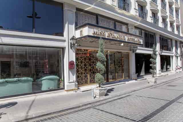 Boutique outdoor pool at Miss Istanbul Hotel for corporate board meetings and incentive trips.