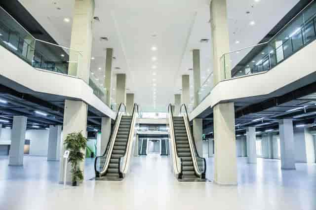 HUB Istanbul foyer: versatile convention center space for registration and corporate events.