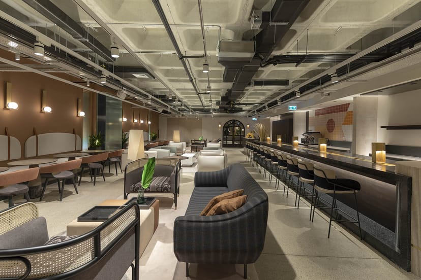 Contemporary HUB Istanbul meeting room with bar, ideal for networking and corporate events.