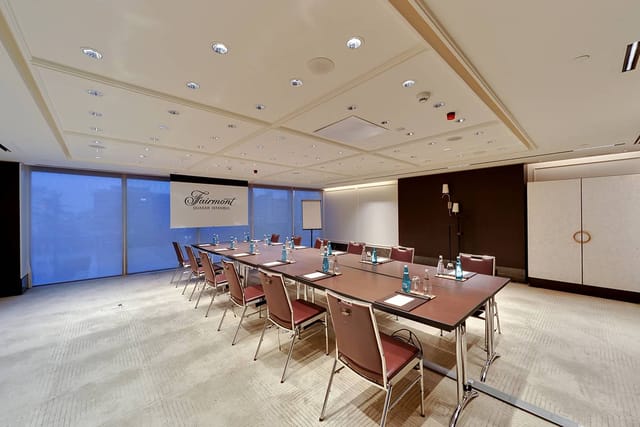 Modern boardroom at Istinye Campus with natural light, perfect for corporate meetings and workshops.