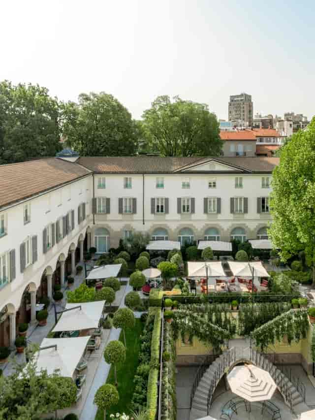 Teatro Room at Four Seasons Milano: Historic courtyard for luxury cocktail receptions and events.