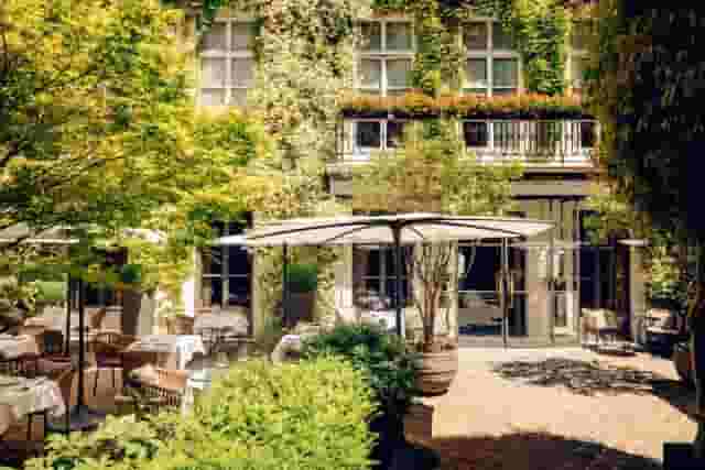 Restaurant & Bar