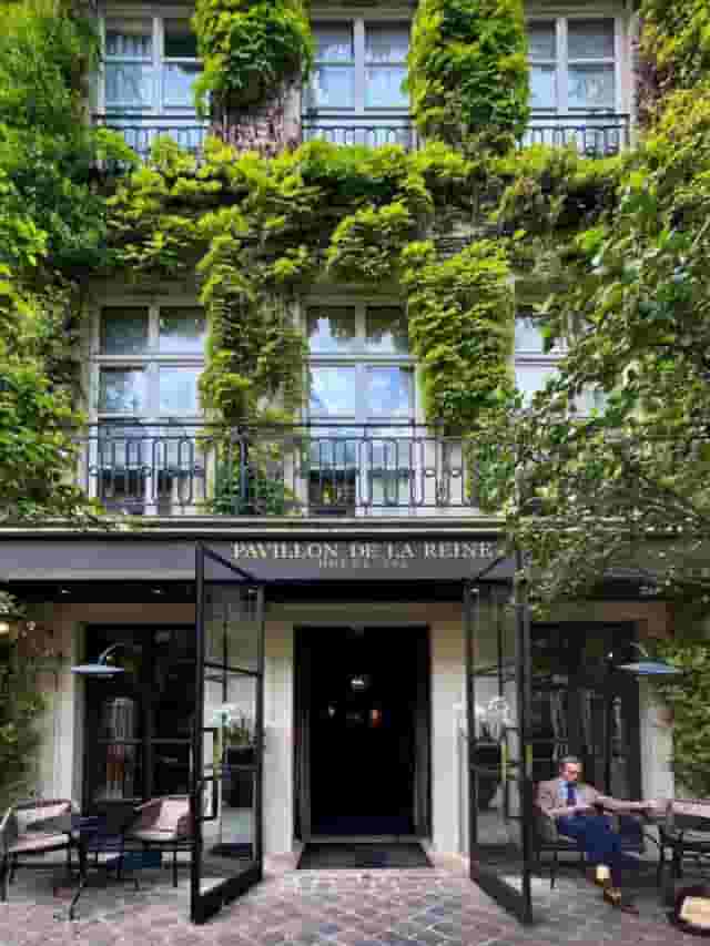 Restaurant & Bar