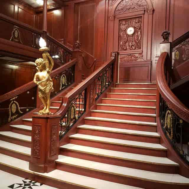 Grand staircase at Paris Expo Pavilion 6 for event venue and conference planning.