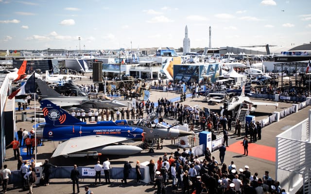 Static displays at Paris Air Show: trade show booth and experiential marketing environment.